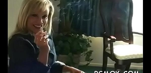  Couple takes turn oraly enjoyable every other while smoking